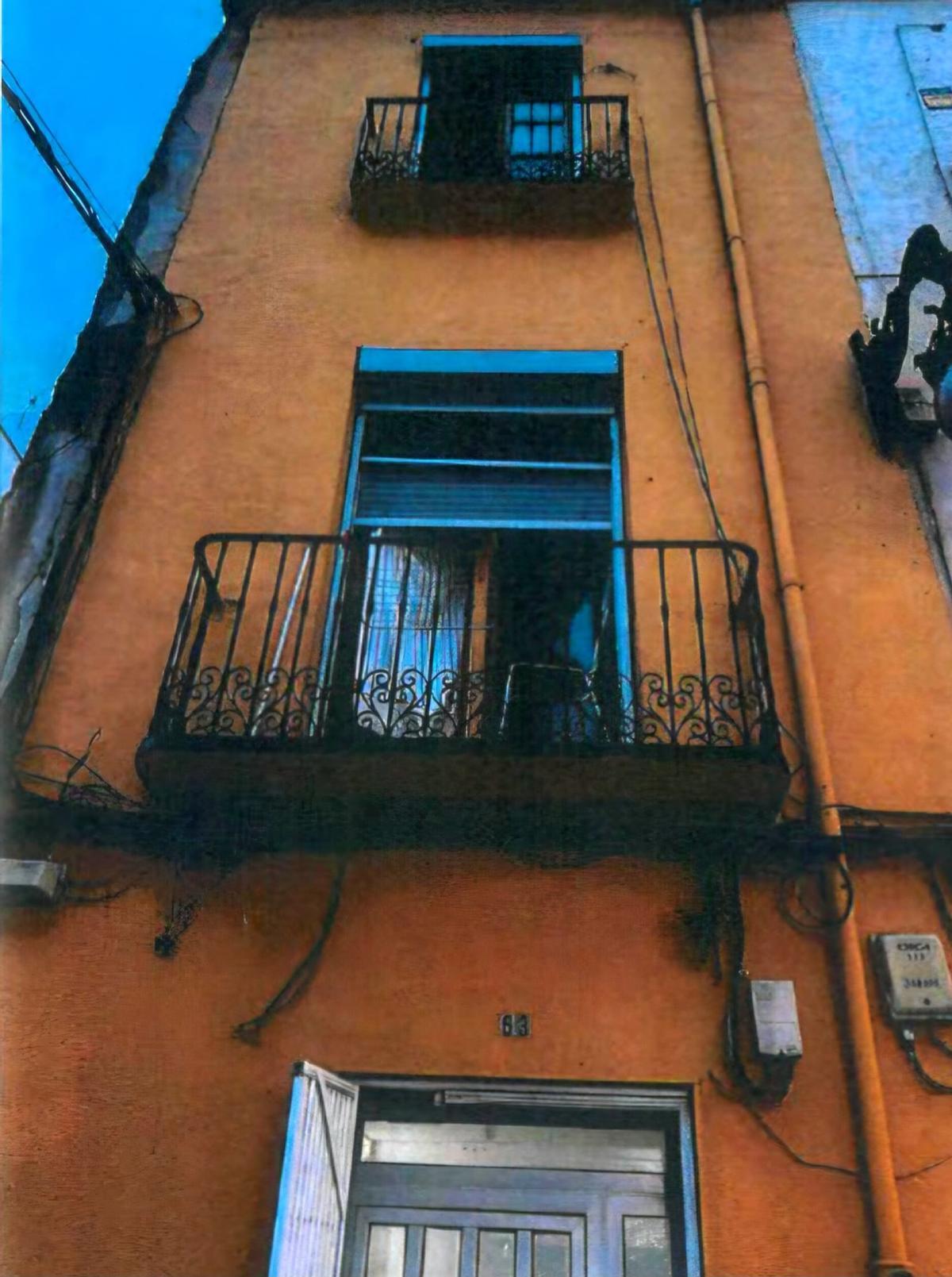 Vivienda en la calle Pintor Agrasot que la policía inspeccionó hace unos meses