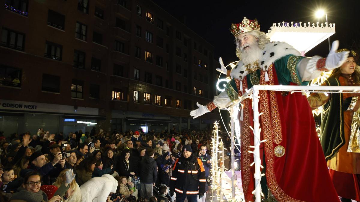 VIDEO: Así fue la cabalgata de Reyes de Gijón