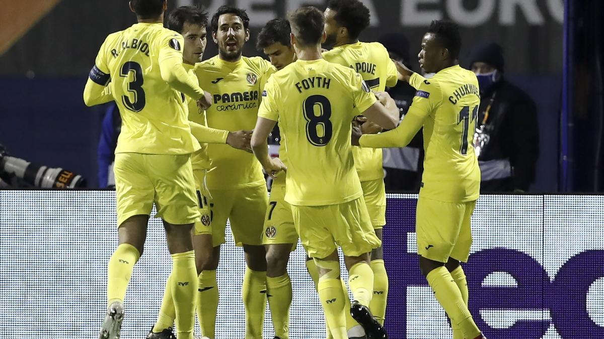 Los jugadores del Villarreal celebran el gol de Gerard en Zagreb