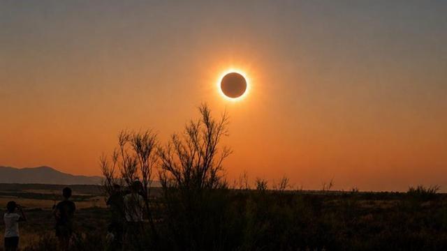 Espectacular vista del eclipse desde Villanueva de Huerva.