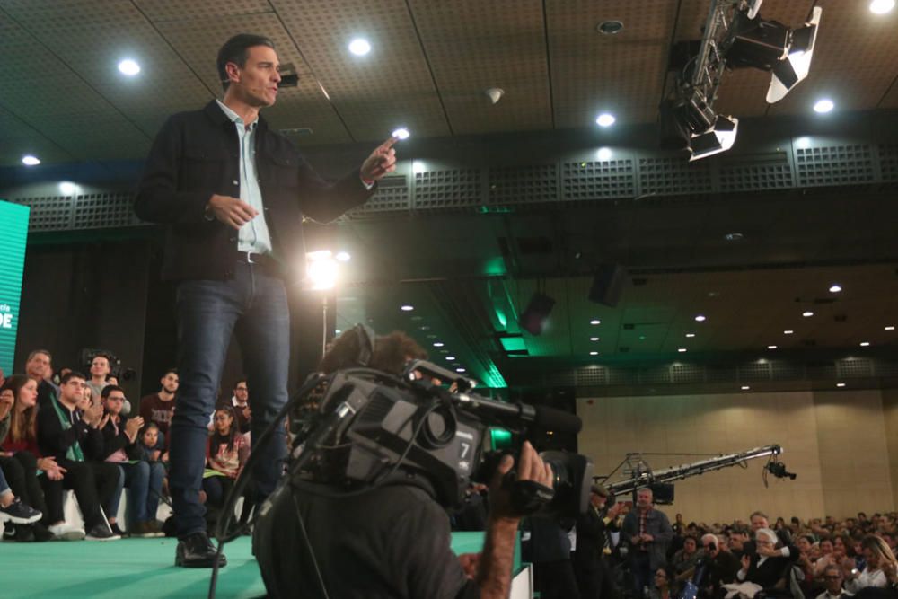 El presidente del Gobierno acompaña a la candidata a la reelección en Andalucía en un acto del PSOE-A a pocos días del final de la campaña electoral