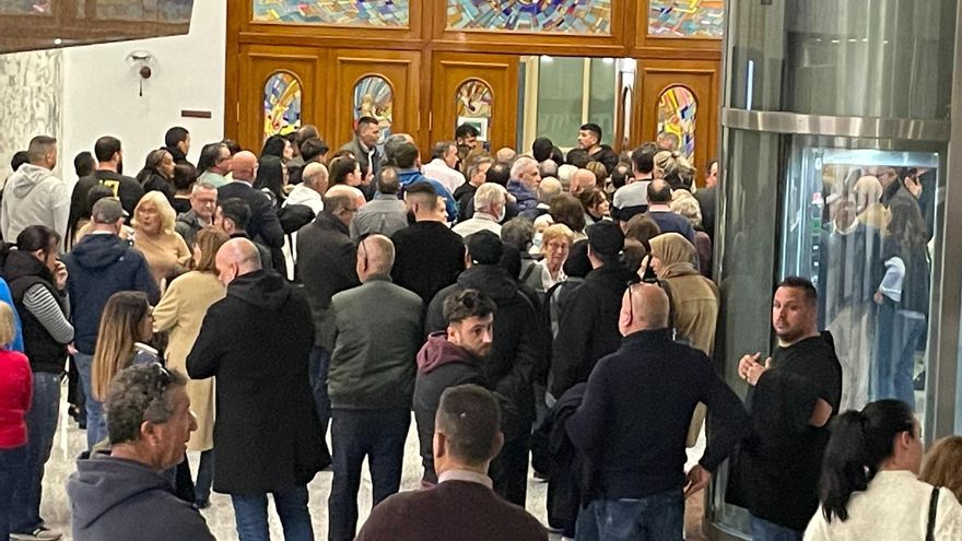 Multitudinario último adiós a Antonio Colomina