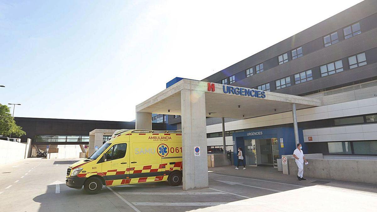 Entrada del servicio de Urgencias del Hospital Can Misses de Ibiza.