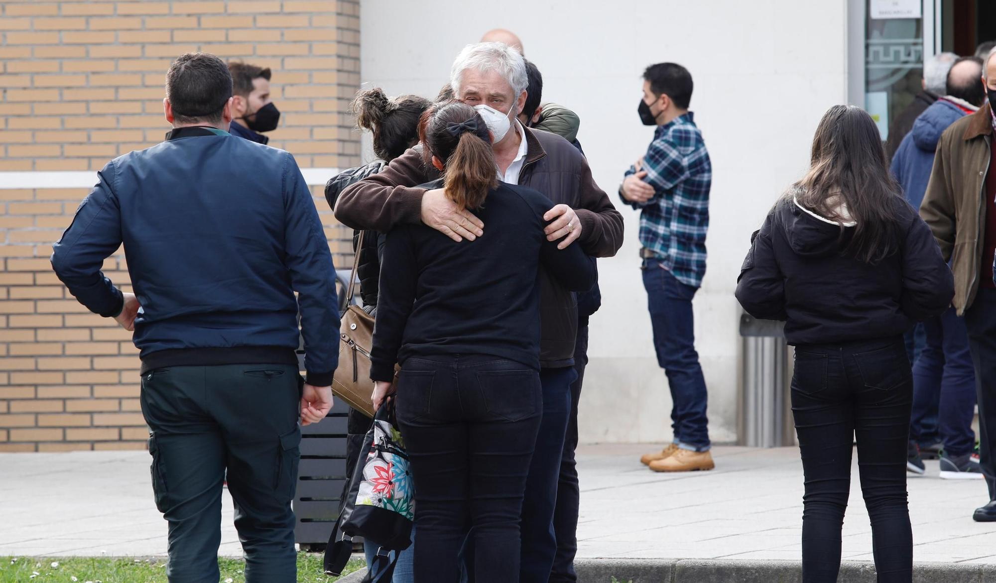 Despedida en el tanatorio al guardia civil atropellado en Mieres