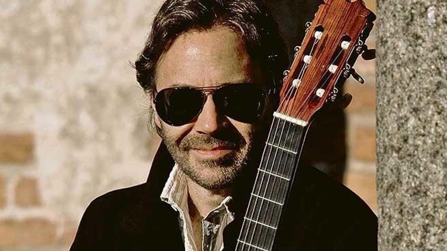 El guitarrista norteamericano Al Di Meola.