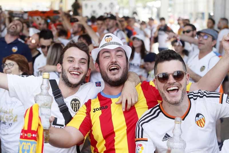 Fan zone del Valencia CF en Sevilla