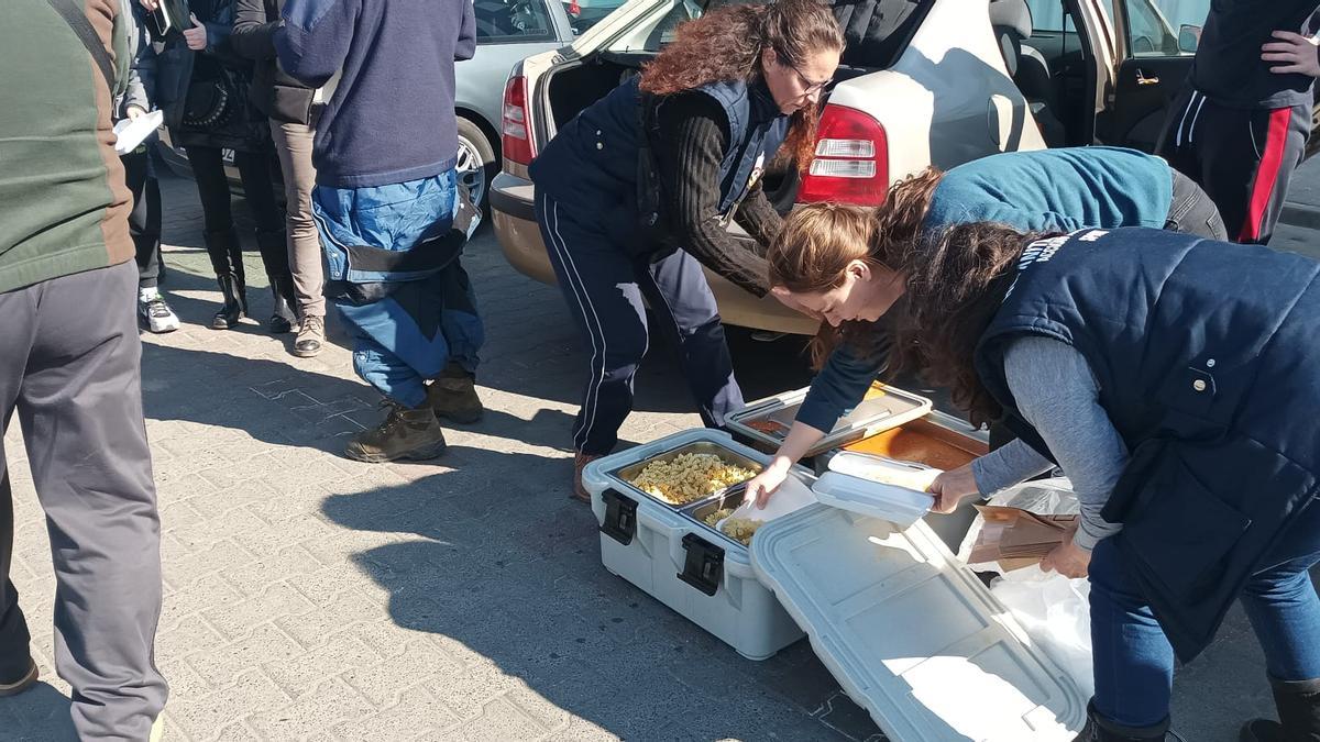 Macarrones con tomate preparados en un convento de Polonia para los refugiados ucranianos y voluntarios zamoranos.