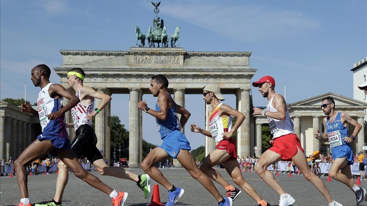 jcarmengol44637244 athletes compete in front of the brandenburg gate during the180812122749