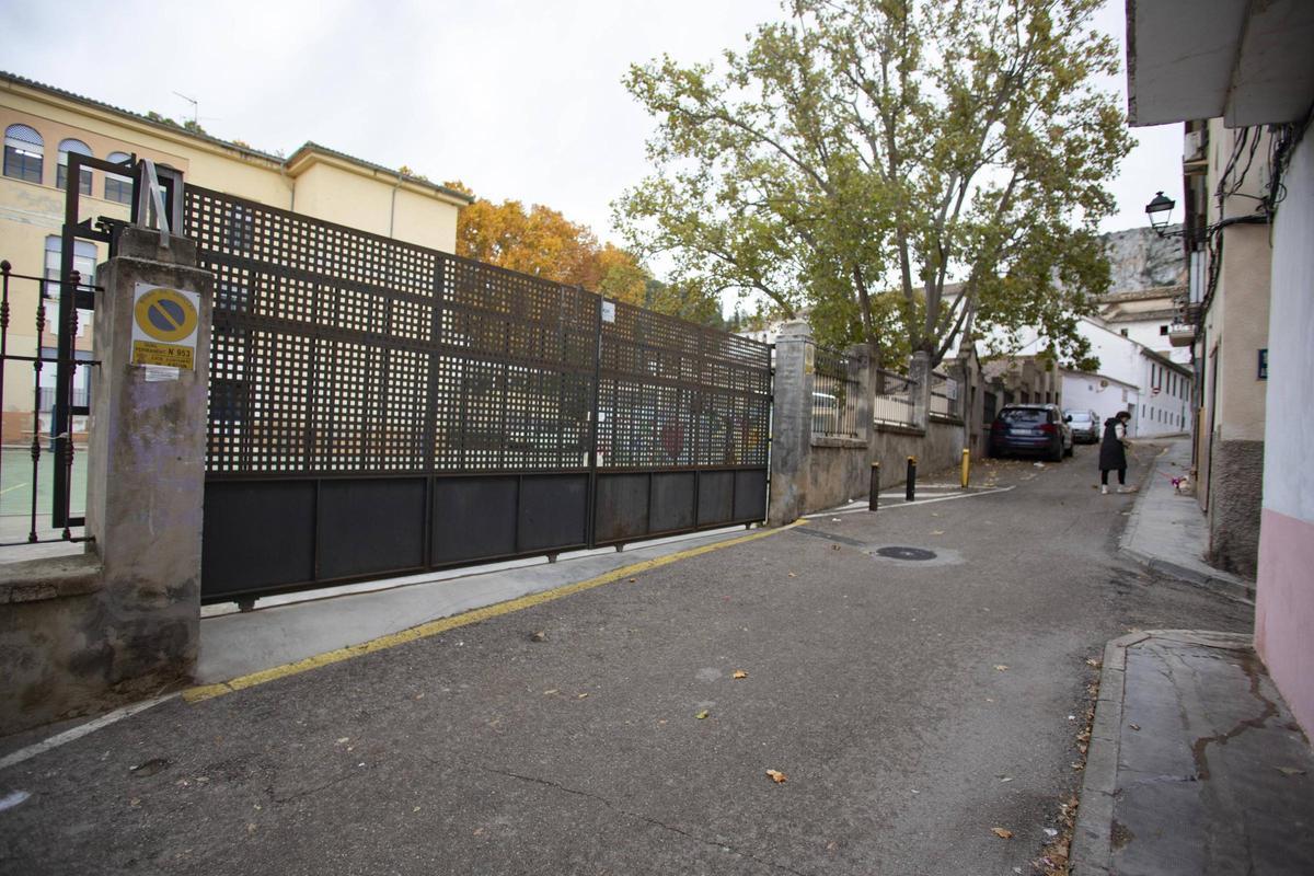 Acceso al colegio Attilio Bruschetti de Xàtiva.