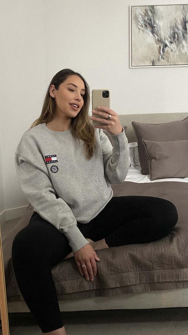 La modelo Jada Sezer con sus básicos de Tommy Hilfiger