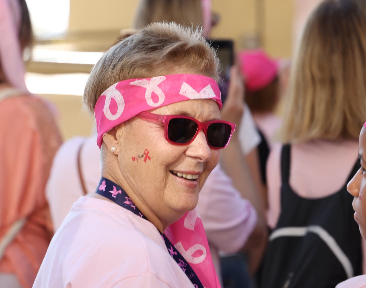 Así ha sido el acto conmemorativo de APAMM en Alicante por Día Internacional contra el Cáncer de Mama