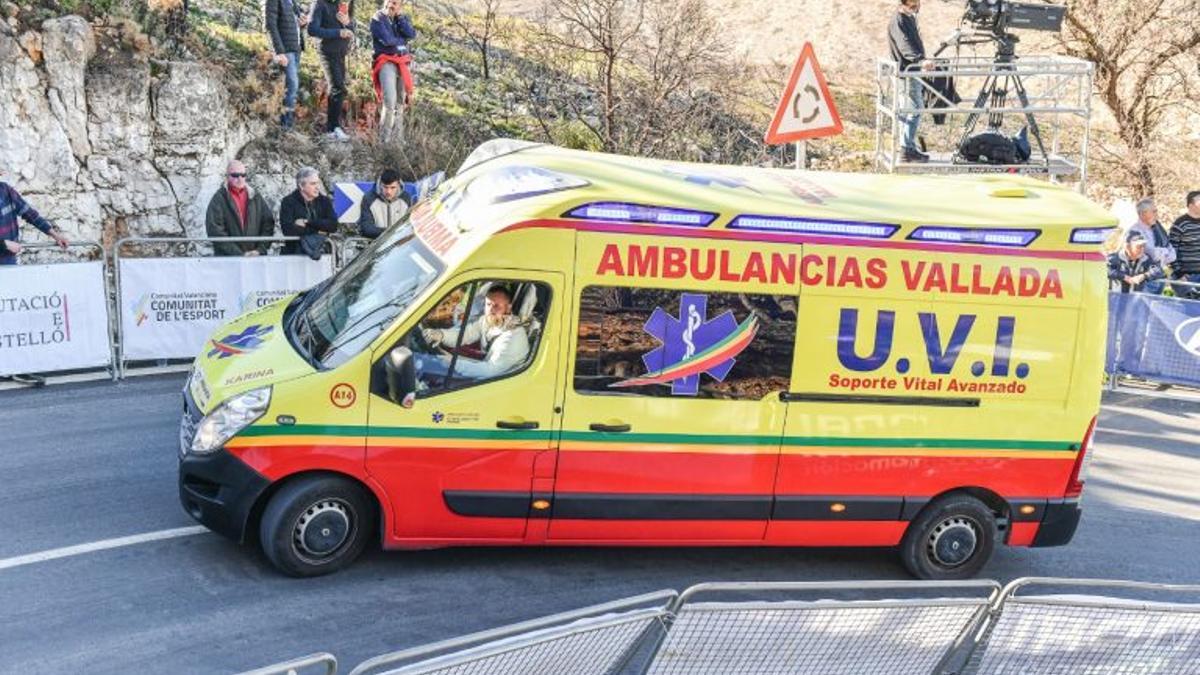 Una ambulancia de la empresa que ahora asume el servicio preventivo en Calp