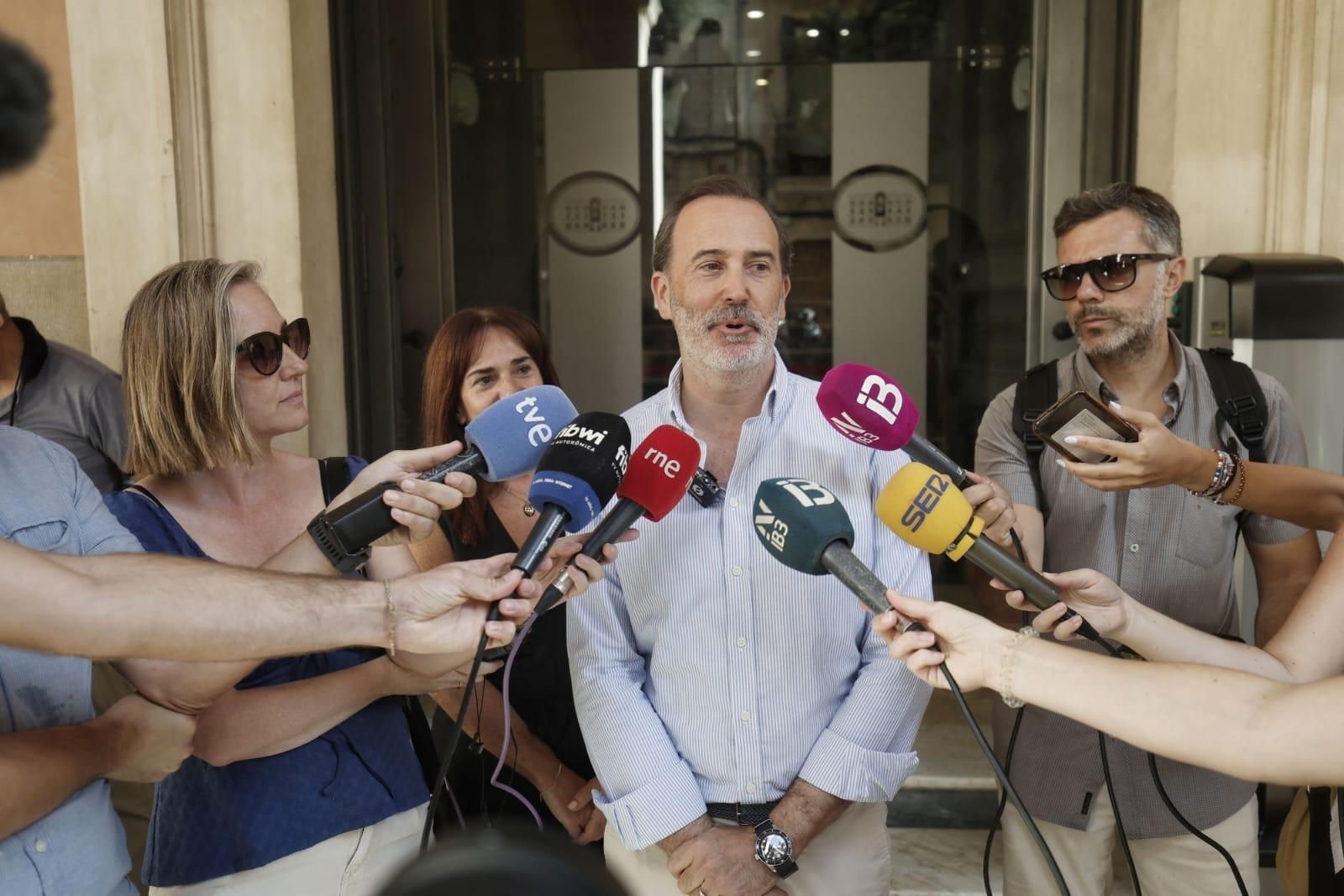 FOTOS | Gabriel Le Senne, en sus primeras declaraciones como presidente de Vox Baleares.