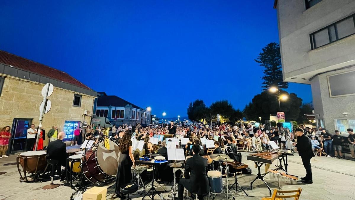 La Banda de Música Nova Lira de Moraña, este fin de semana en la Praza da Constitución de Cangas. La Banda de Música Nova Lira de Moraña, este fin de semana en la Praza da Constitución de Cangas.