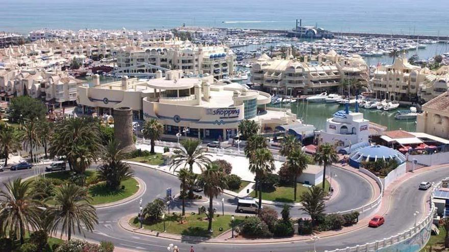 El puerto de Benalmádena ofrece más de 500 plazas de parking de forma  gratuita - La Opinión de Málaga