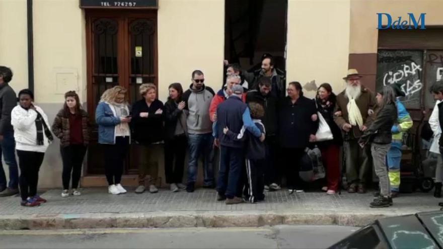 La plataforma Stop Deshaucios intenta parar un deshaucio en la calle del temple de Palma