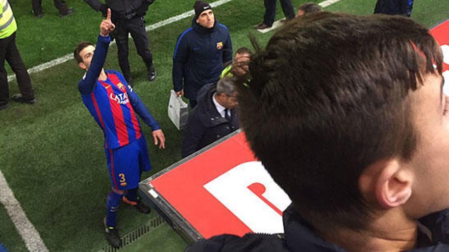 Piqué apunta al palco tras el Villarreal-Barcelona.