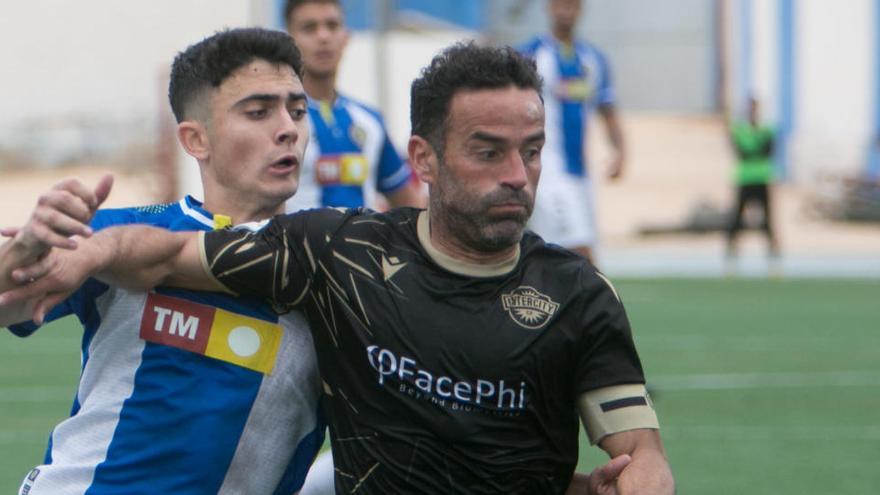 Paco Peña, durante un partido con el Intercity