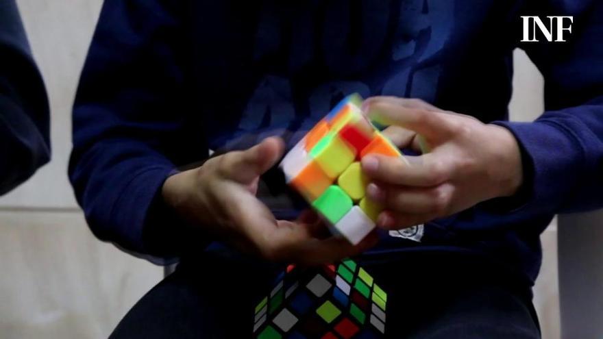 El primer Open de Rubik reúne a más de cien aficionados en Ibi