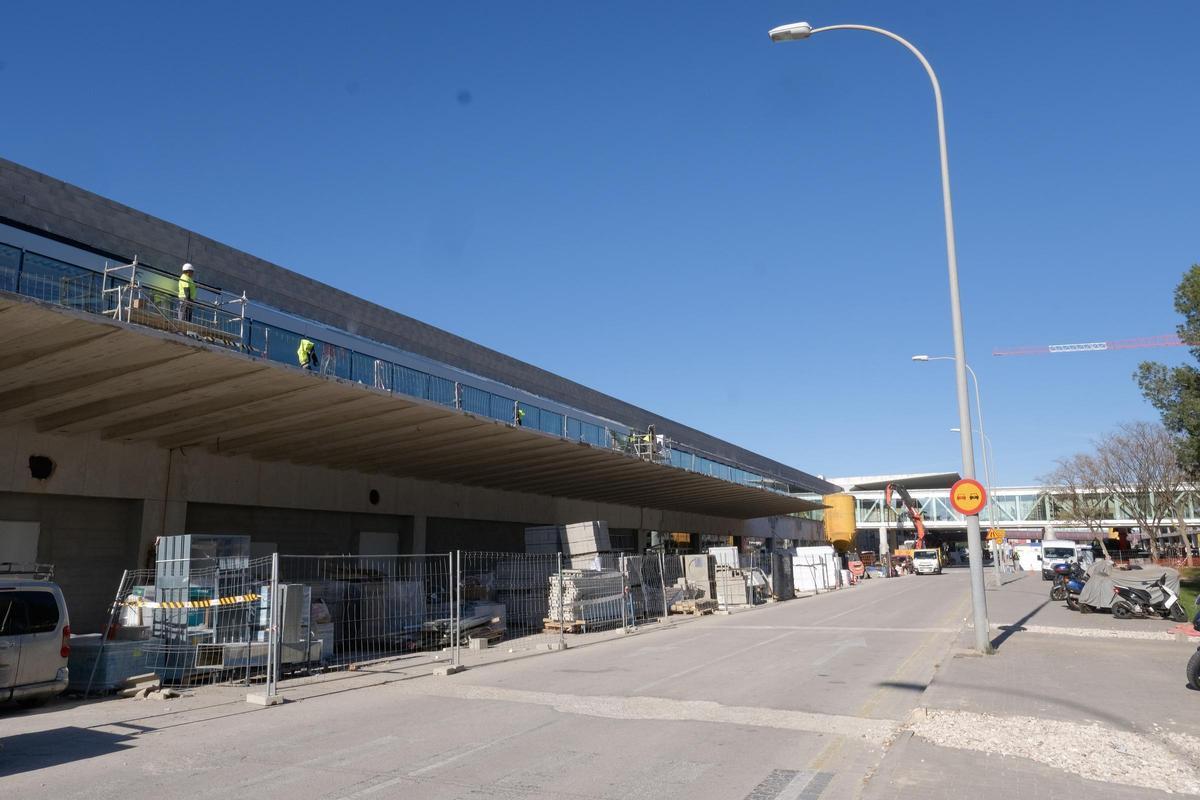 Obras en el aeropuerto de Palma: Las fotos de la nueva pasarela que une la zona nueva de la terminal y el módulo A