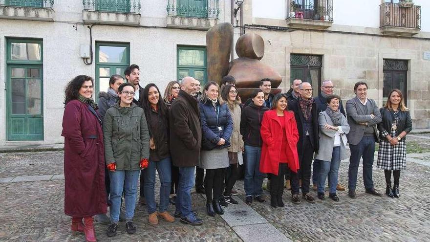 Los participantes con el alcalde y el edil de Promoción Económica. // Iñaki Osorio