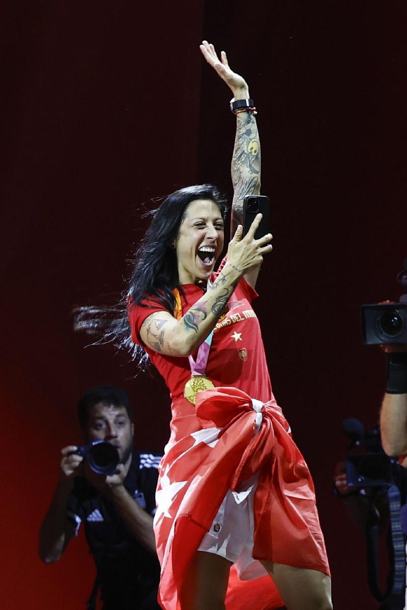 La gran fiesta del triunfo de la selección española de fútbol femenino en Madrid, en fotos