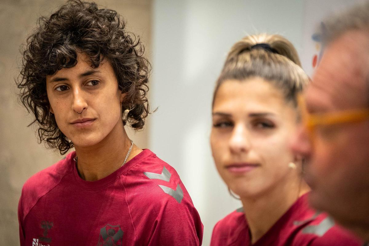 El CD Tenerife Femenino presenta el encuentro de Liga F Moeve entre el Costa Adeje Tenerife y el FC Barcelona El CD Tenerife Femenino presenta el encuentro de Liga F Moeve entre el Costa Adeje Tenerife y el FC Barcelona