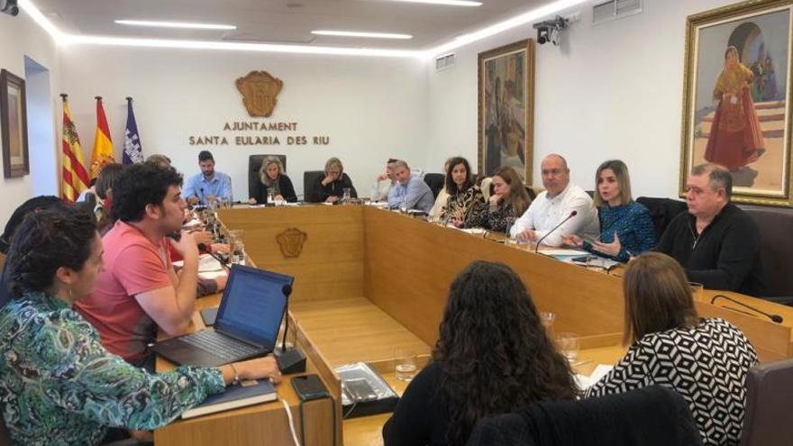 Santa Eulària amplía la flota de taxis y su turno de trabajo de verano