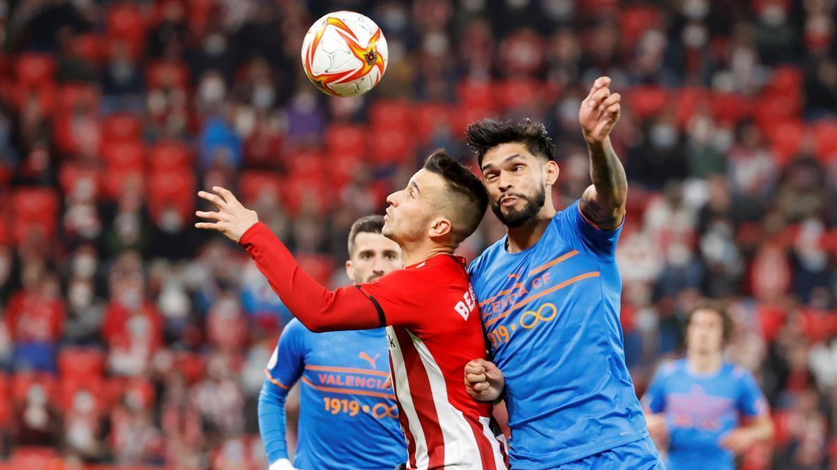 Omar Alderete, durante la semifinal en San Mamés.