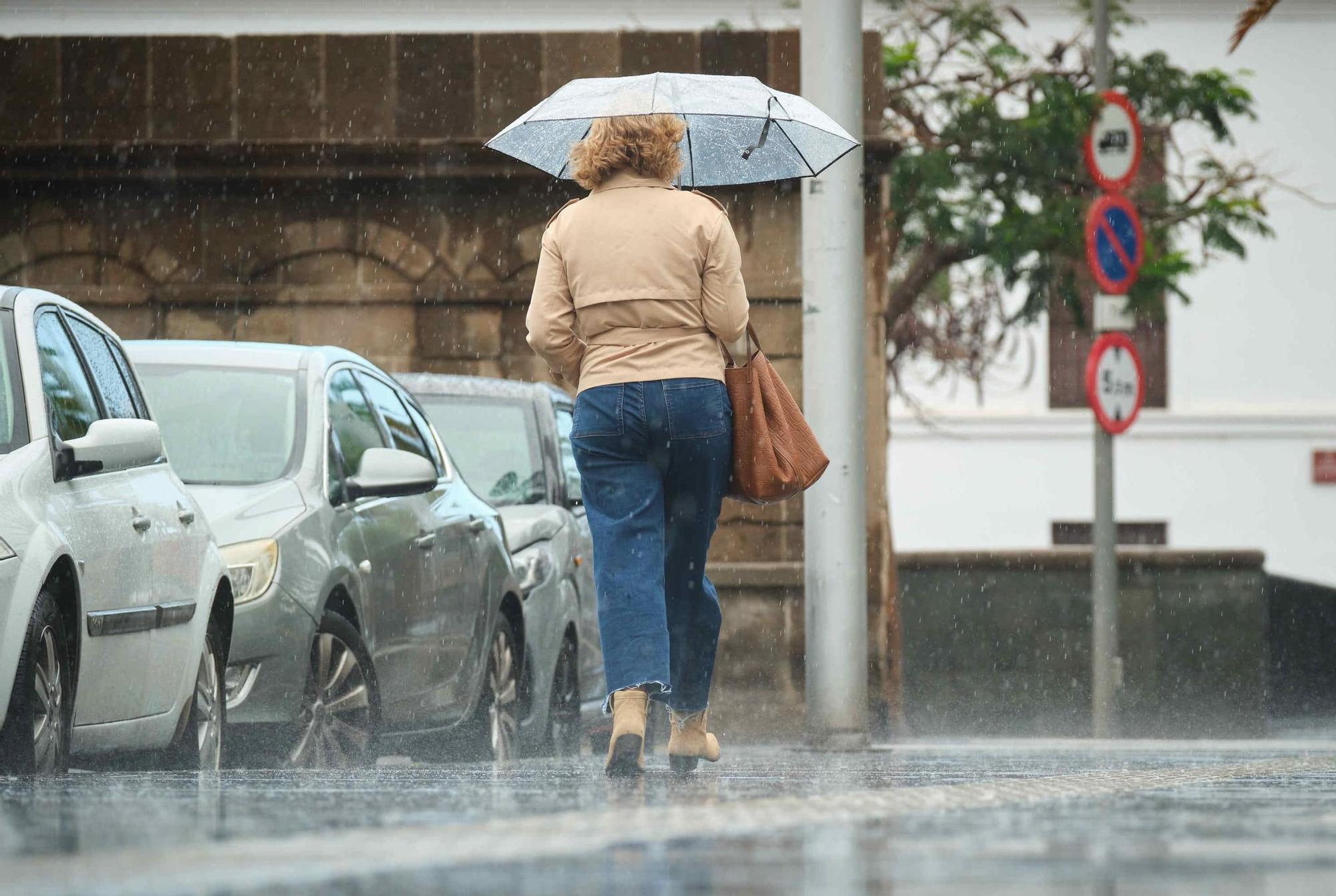 La DANA deja lluvias torrenciales y decenas de incidencias en Canarias este sábado