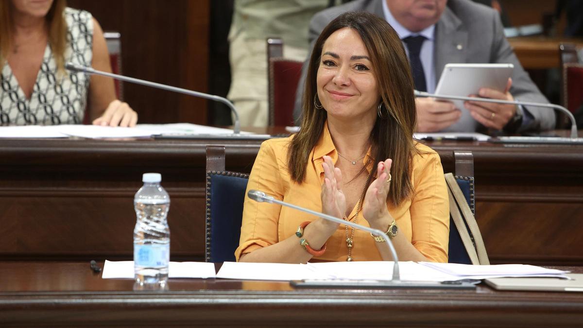 La consellera balear de Vivienda, Marta Vidal, ayer, en el Parlament balear.