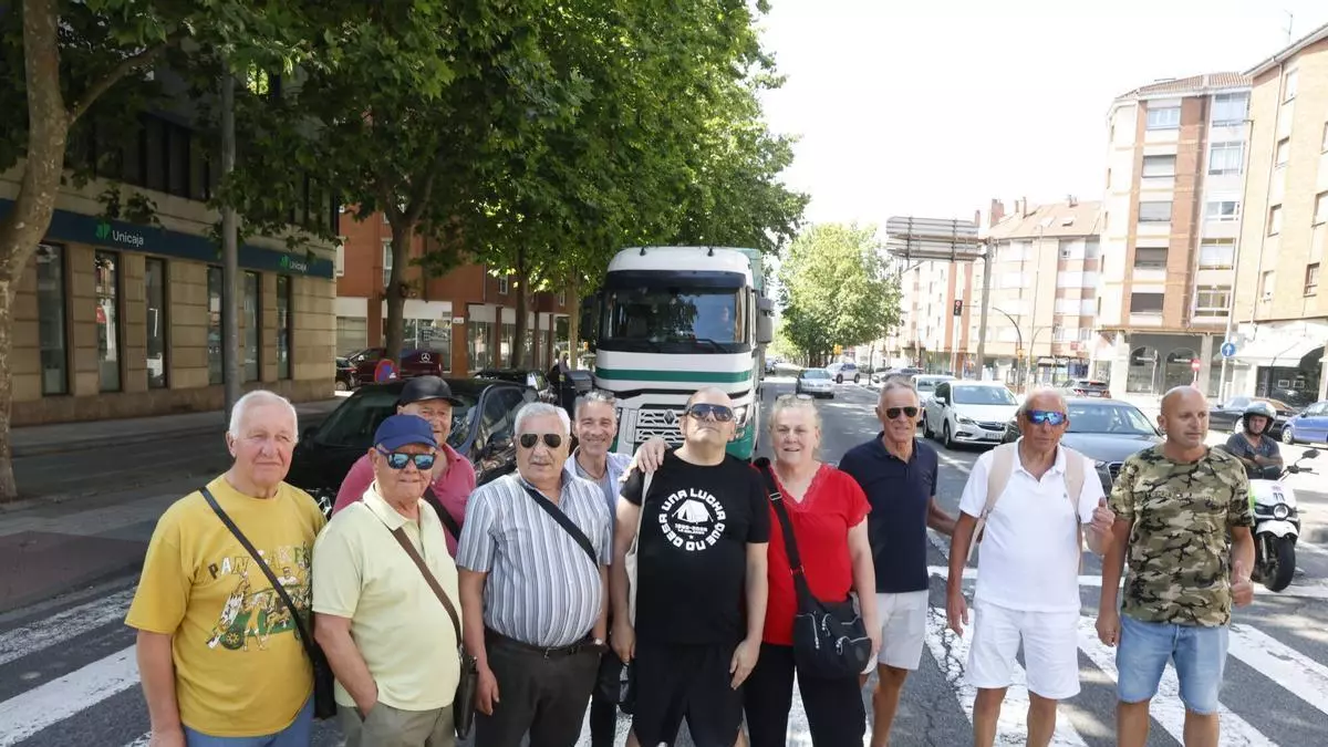 La Calzada festeja "olvidarse" del tráfico de mercancías peligrosas por delante de sus casas