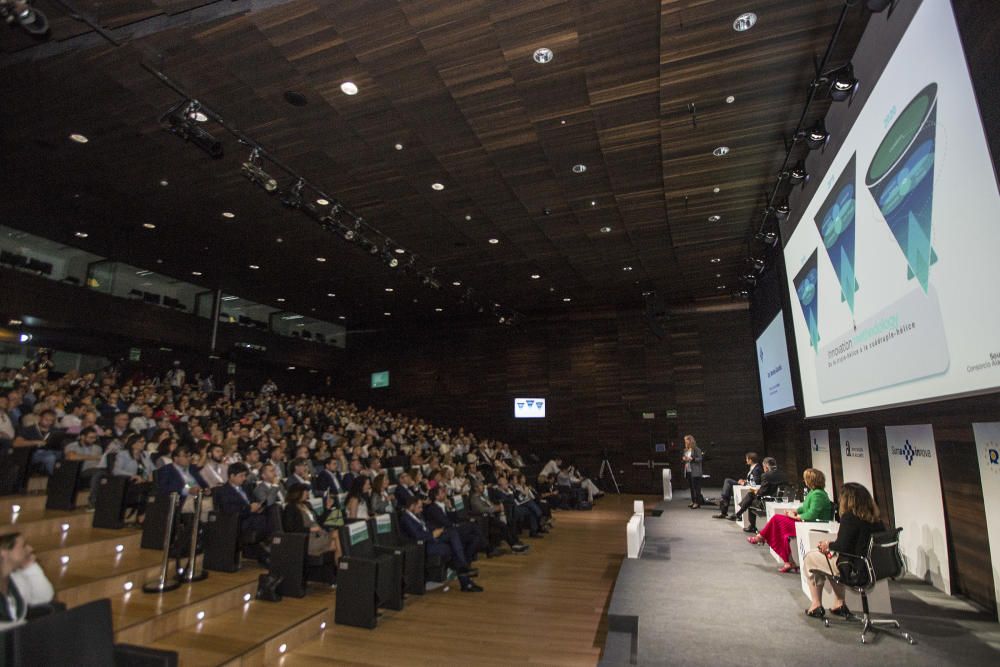 El Foro Suma Innova reúne a algunos de los mayores expertos en esta tecnología, que cambiará el comercio o las relaciones con la administración en los próximos años