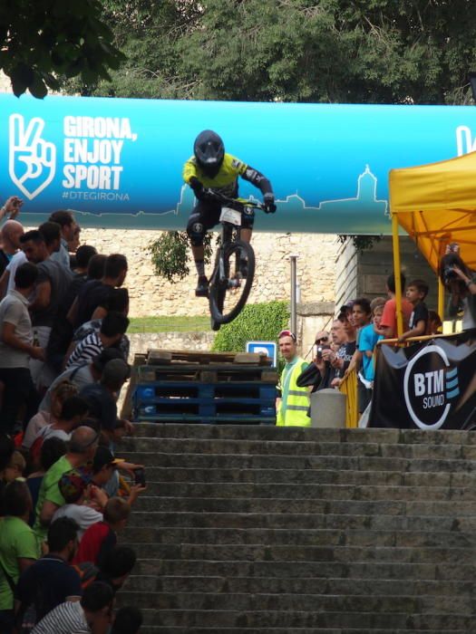 Un moment de l''Urban Downhill Show a la Pujada Sant Domènec