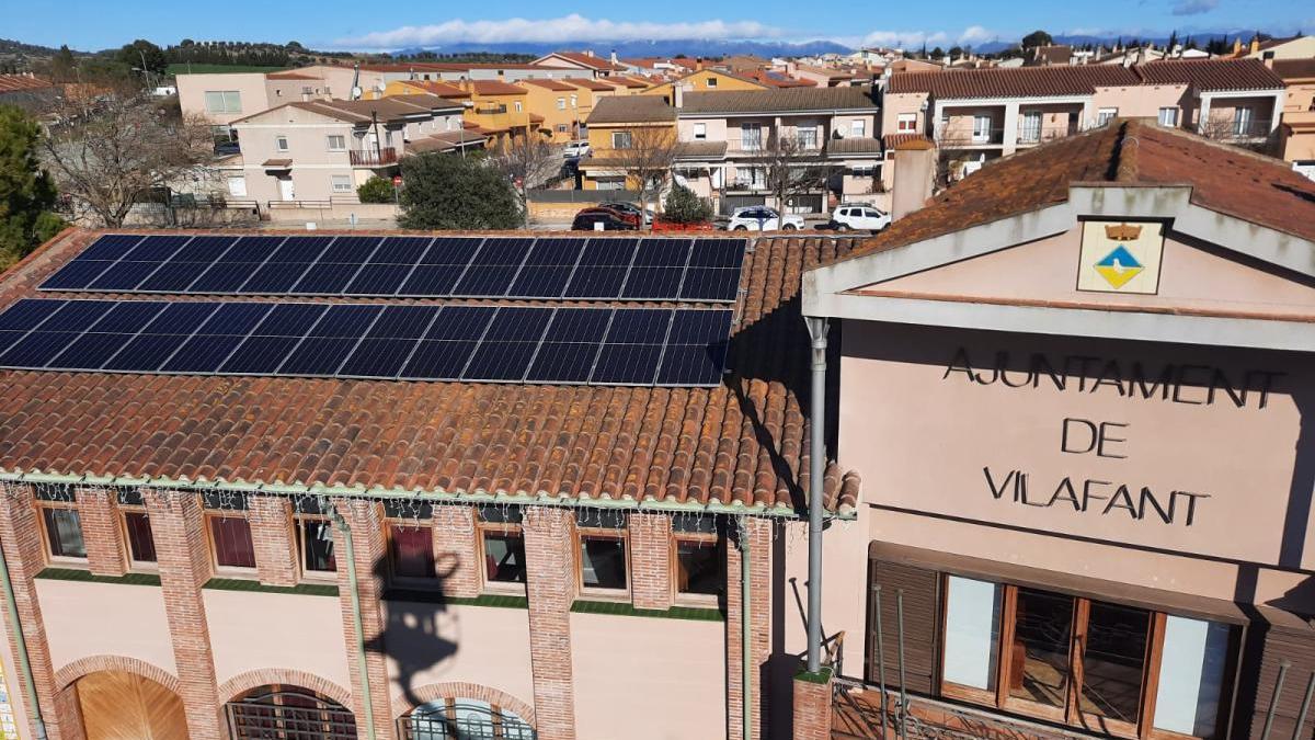 Les plaques instal·lades a la teulada.