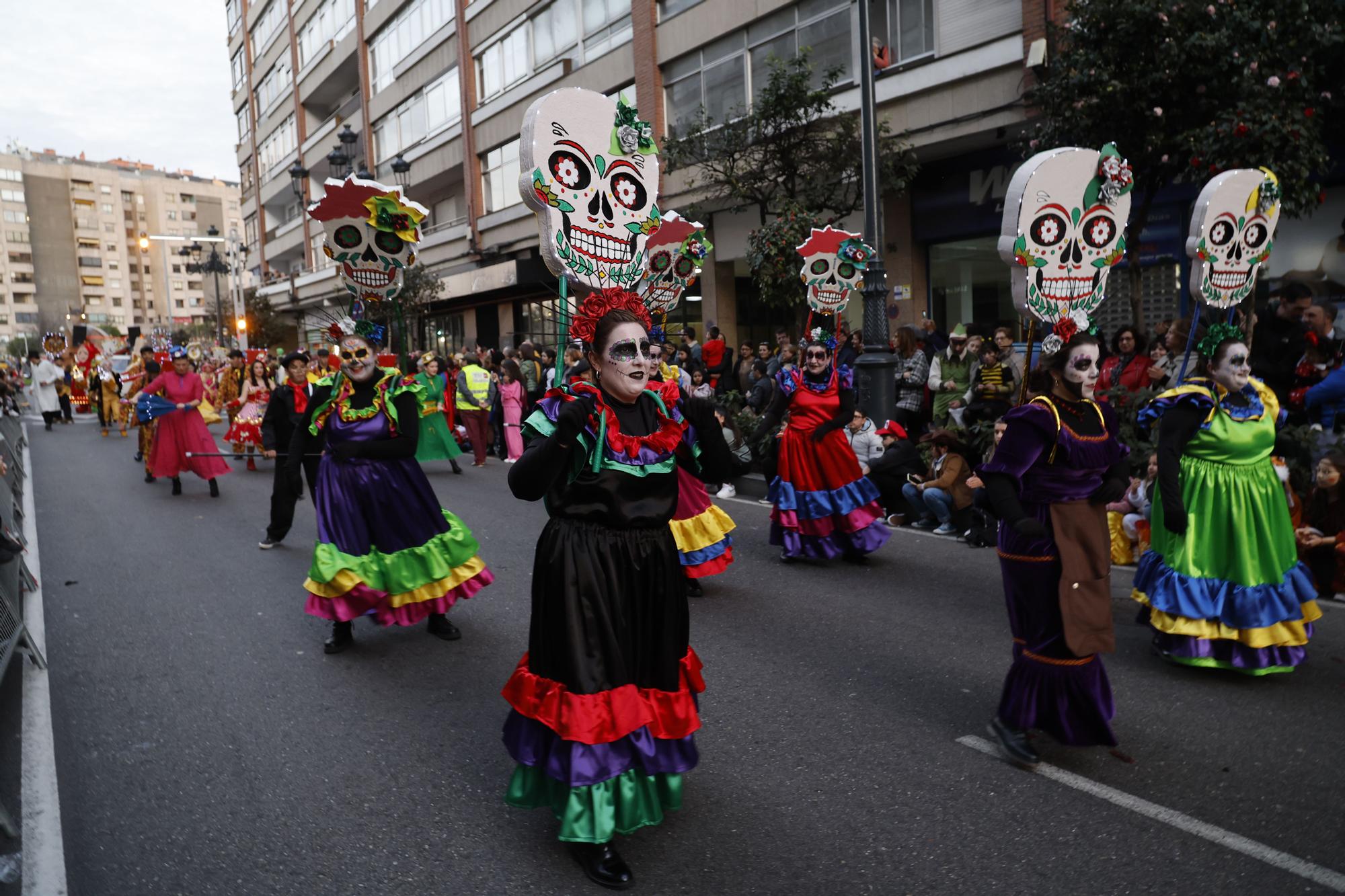 Máscaras, plumas y mucho brillo para disfrutar del fantástico mundo del entroido