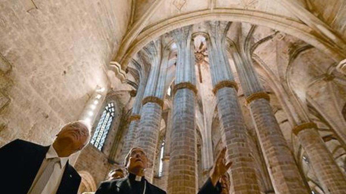 La inauguración. Ferran Mascarell, Martínez Sistach y Josep Maria Martí i Bonet, ayer, en la basílica.