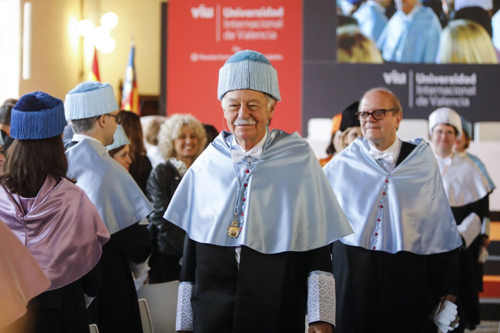 Eduardo Mendoza, Doctor Honoris Causa VIU