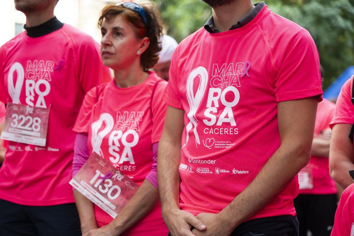 Así ha sido la marcha rosa de Cáceres en imágenes: la ciudad se vuelca con el cáncer de mama Así ha sido la marcha rosa de Cáceres en imágenes: la ciudad se vuelca con el cáncer de mama