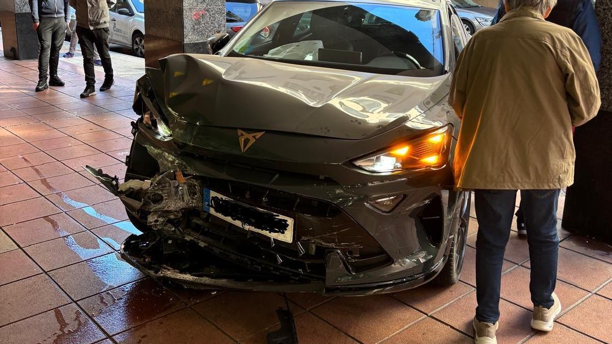 El coche que provocó el accidente en Ciudad Naranco
