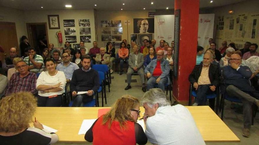 Militantes de la capital eligen a sus delegados al Congreso.