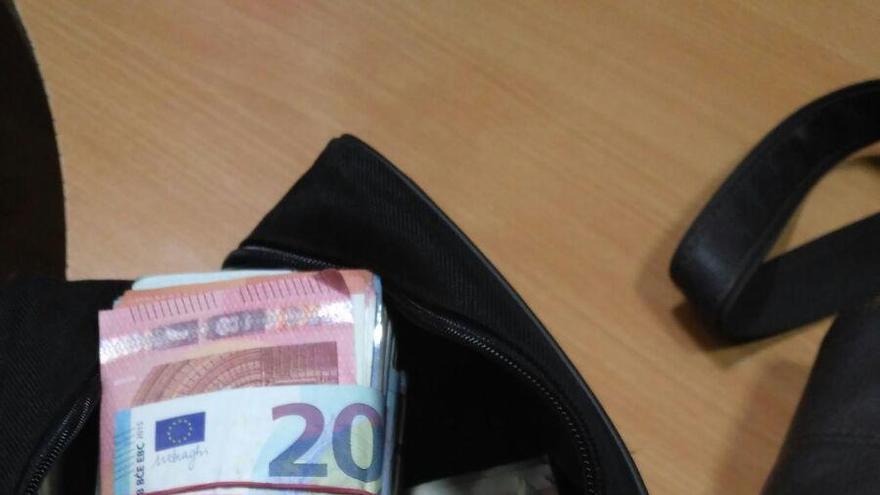 La bolsa en la que estaban los 115.000 euros que transportaba