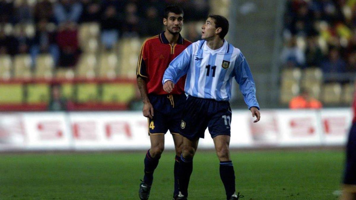 Guardiola y Kily González, en un España - Argentina