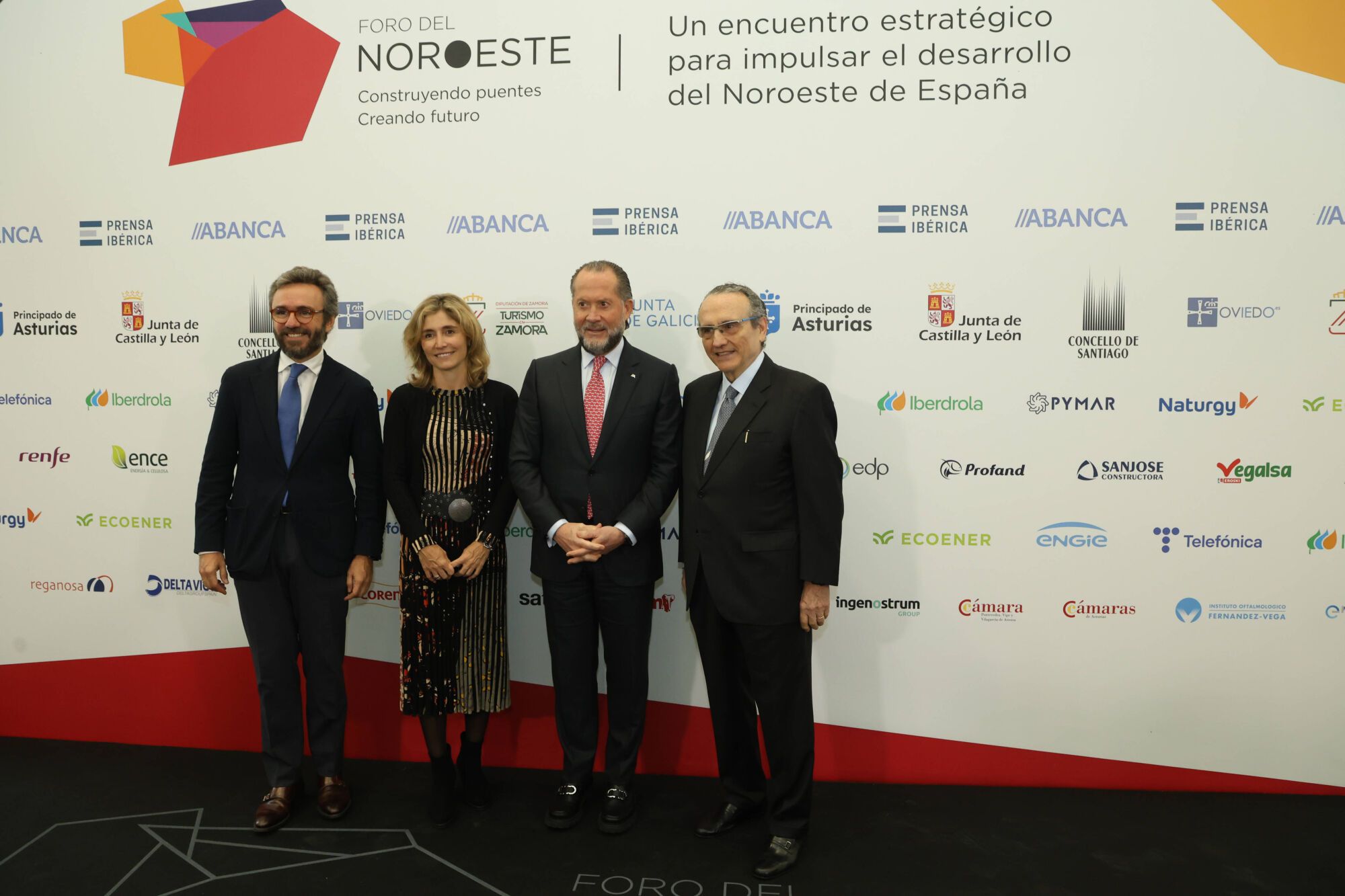 Por la izquierda, Aitor Moll, consejero delegado de Prensa Ibérica, Ainhoa Moll, directora editorial de Prensa Ibérica, Juan Carlos Escotet, presidente de Abanca, y Javier Moll, presidente de Prensa Ibérica.