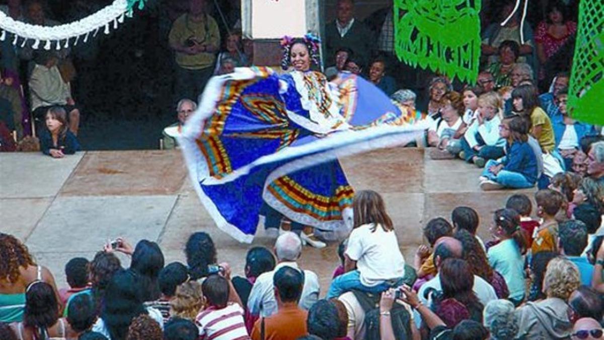 Pancho y Lupita, los cabezudos de la Asociación Cultural Mexicano-Catalana (MEXCAT).
