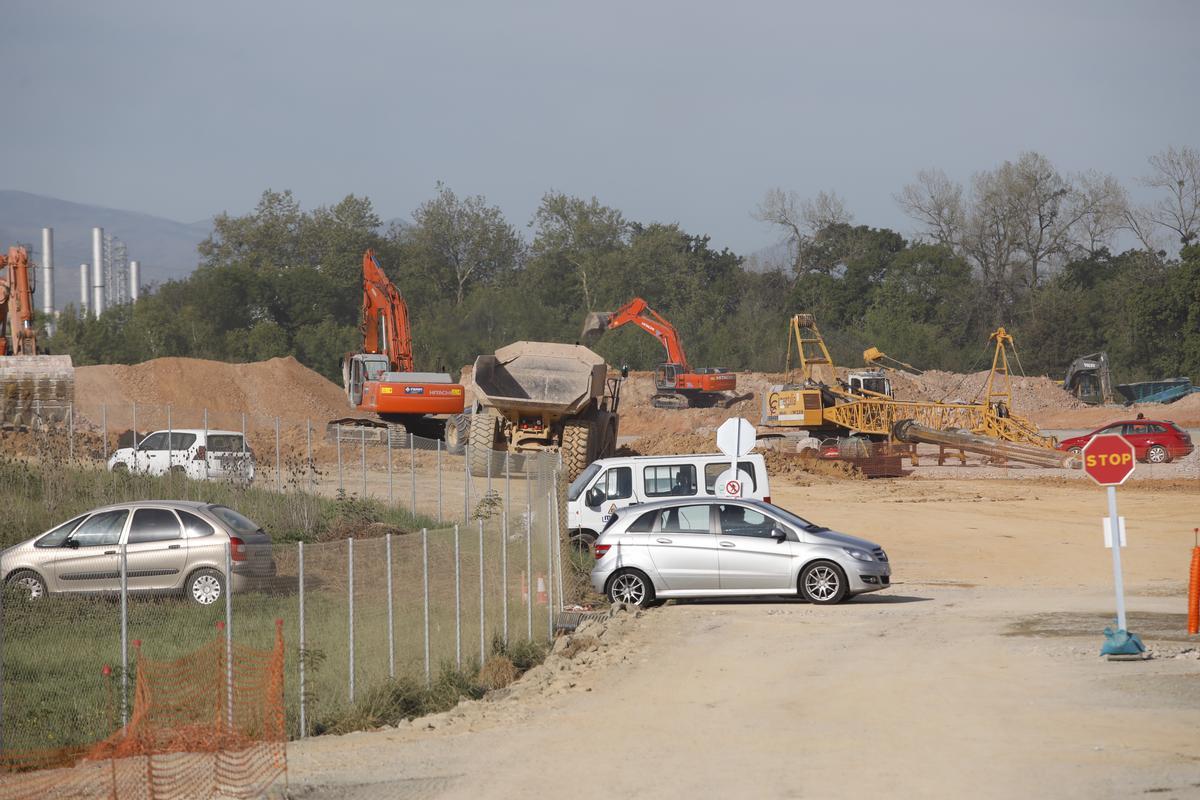 Despliegue y avance de las obras de Amazon en la parcela de Bobes