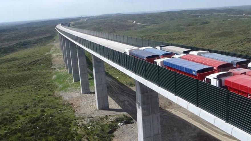 Adif concluye las obras del viaducto de Valdetravieso en la provincia de Cáceres