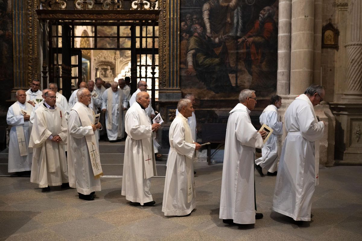 Procesión con la que comenzó la misa crismal