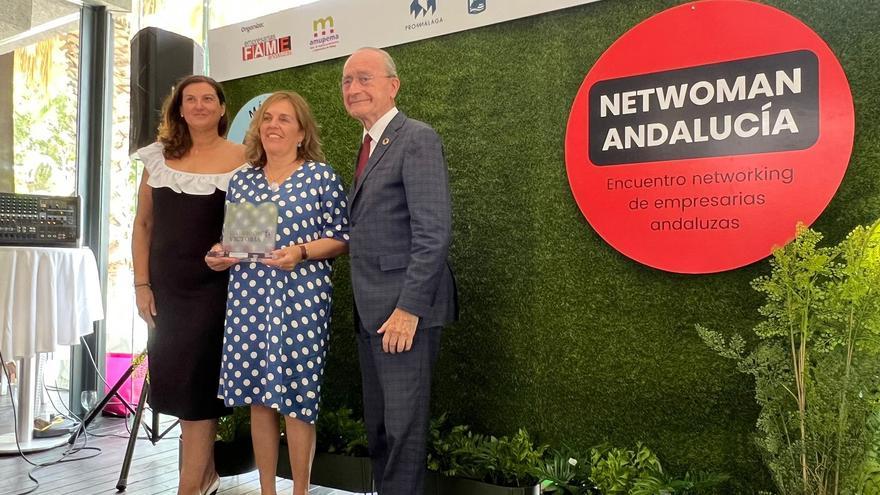 María Peláe y la presidenta de la Audiencia Provincial de Málaga, Lourdes García Ortiz, premiadas por Amupema