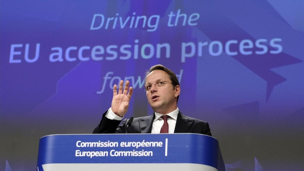 El comisario europeo de ampliación, Olivér Varhelyi, durante una intervención, este miércoles, en Bruselas.